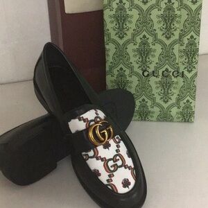 New in box Gucci loafers